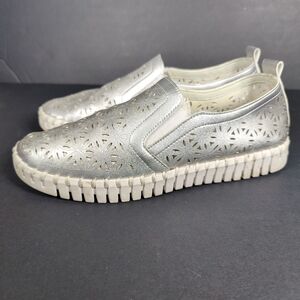 ILSE JACOBSEN Tulip Silver Metallic Women's Flats Size 7 (EU 37)